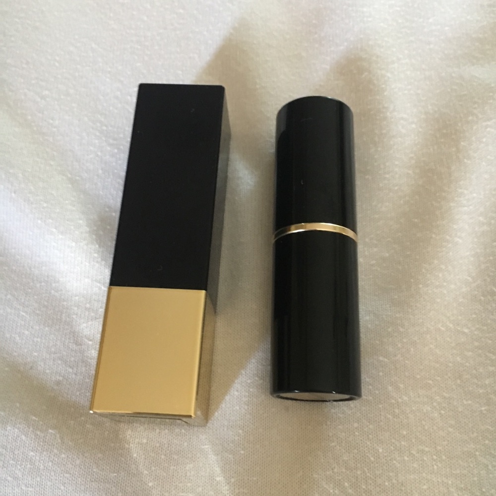 2 Estée Lauder lipsticks, brand new, never used.